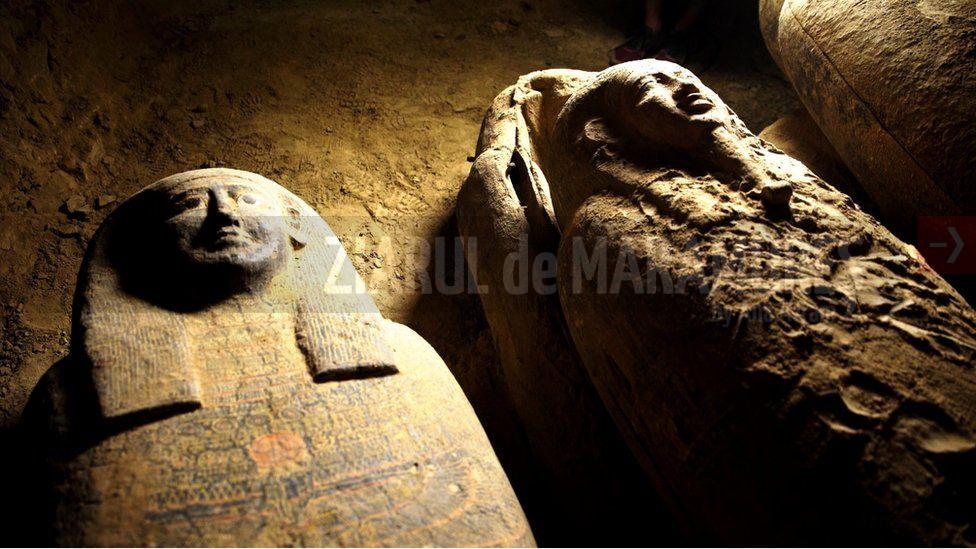 54 de sarcofage din lemn descoperite în necropola Saqqara, Egipt