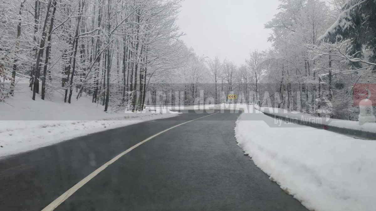 Info trafic: Zăpadă frământată pe carosabil în Pasul Prislop