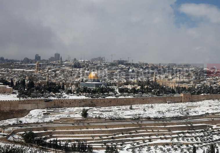Orașul Vechi din Ierusalim, alb după o ninsoare rară