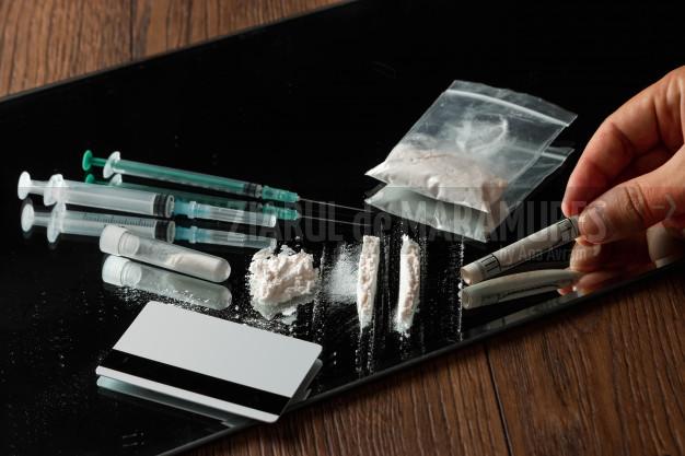 Cocaină și canabis găsite în reședința unui suspect de trafic de droguri de mare risc din Oradea