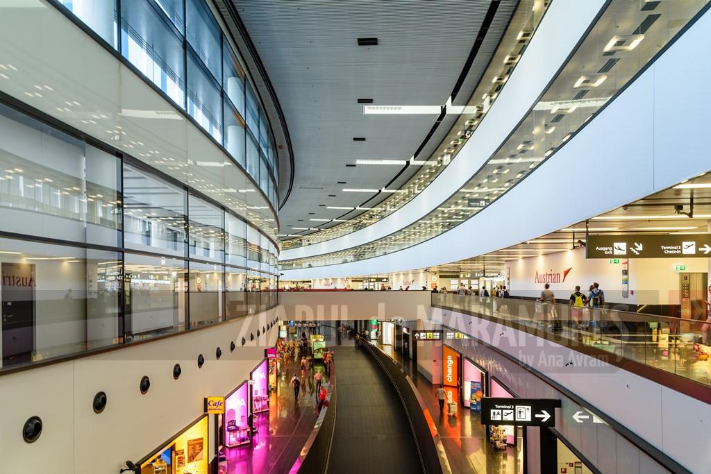 Aeroportul din Viena intenţionează să construiască cea mai mare centrală fotovoltaică din Austria