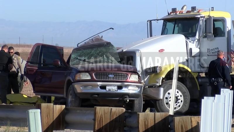 California: Cel puțin 15 morți într-o coliziune între un vehicul supraîncărcat și un camion