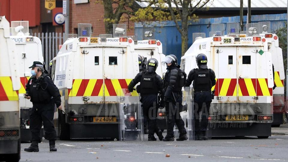 Irlanda de Nord: Un dispozitiv exploziv găsit sub mașina unei polițiste ar fi putut fi instalat de Noua IRA