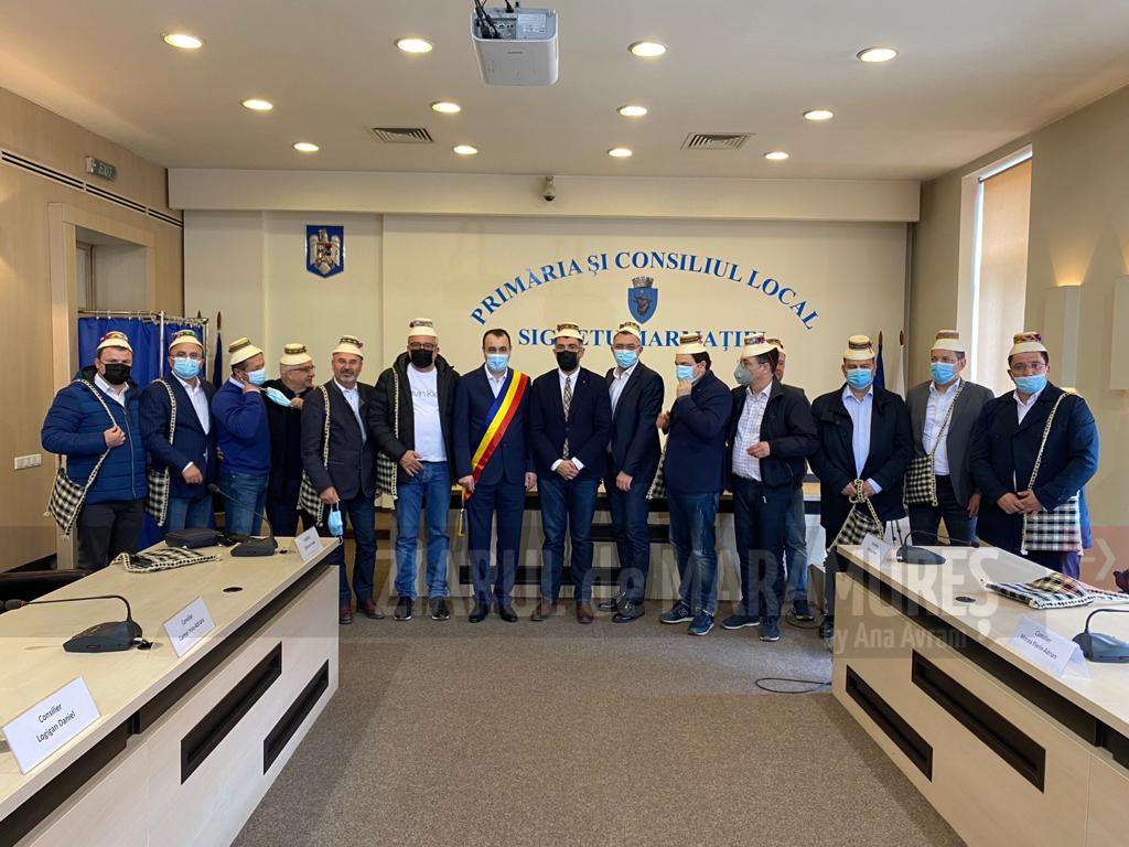 La invitația senatorului social-democrat Sorin Vlașin, 19 senatori din Grupul Parlamentar PSD efectuează o vizită în Maramureșul Istoric