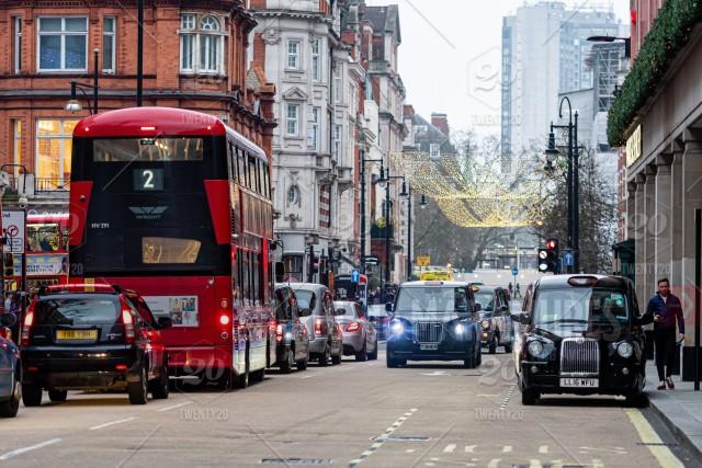 Marea Britanie: Purtarea măştii va rămâne obligatorie în transportul din Londra
