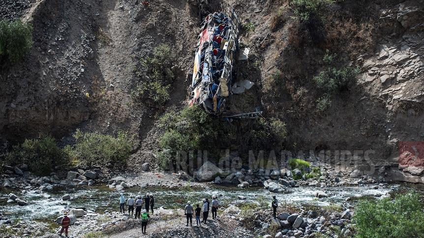Peru: Cel puțin 32 de morți într-un accident de autocar