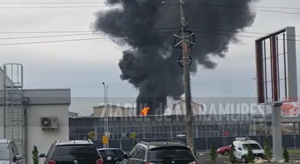 VIDEO-Incendiu la un centru comercial aflat în construcție în Cartierul V. Alecsandri din Baia Mare