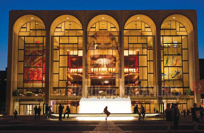 Metropolitan Opera a anunţat miercuri că va transmite live primul său spectacolul pe ecrane montate în aer liber