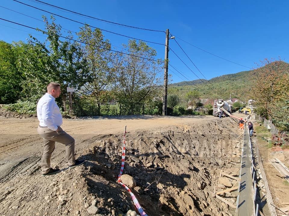 Primarul Alin Bîrda a ieșit în teren pentru a verifica stadiul lucrărilor care sunt desfășurate pe raza orașului Baia Sprie