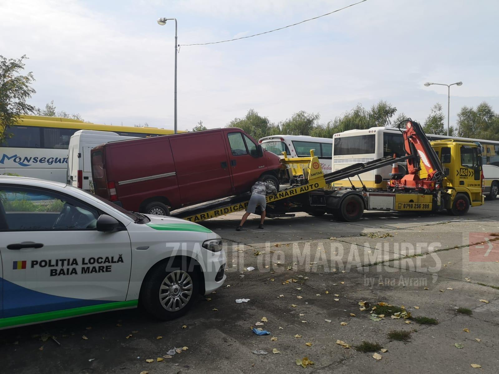 Baia Mare: Polițiștii locali au ridicat autovehiculele abandonate de pe cinci străzi și două bulevarde