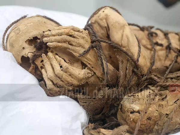 O mumie pre-incaşă descoperită în Peru, expusă la Universitatea San Marcos din Lima