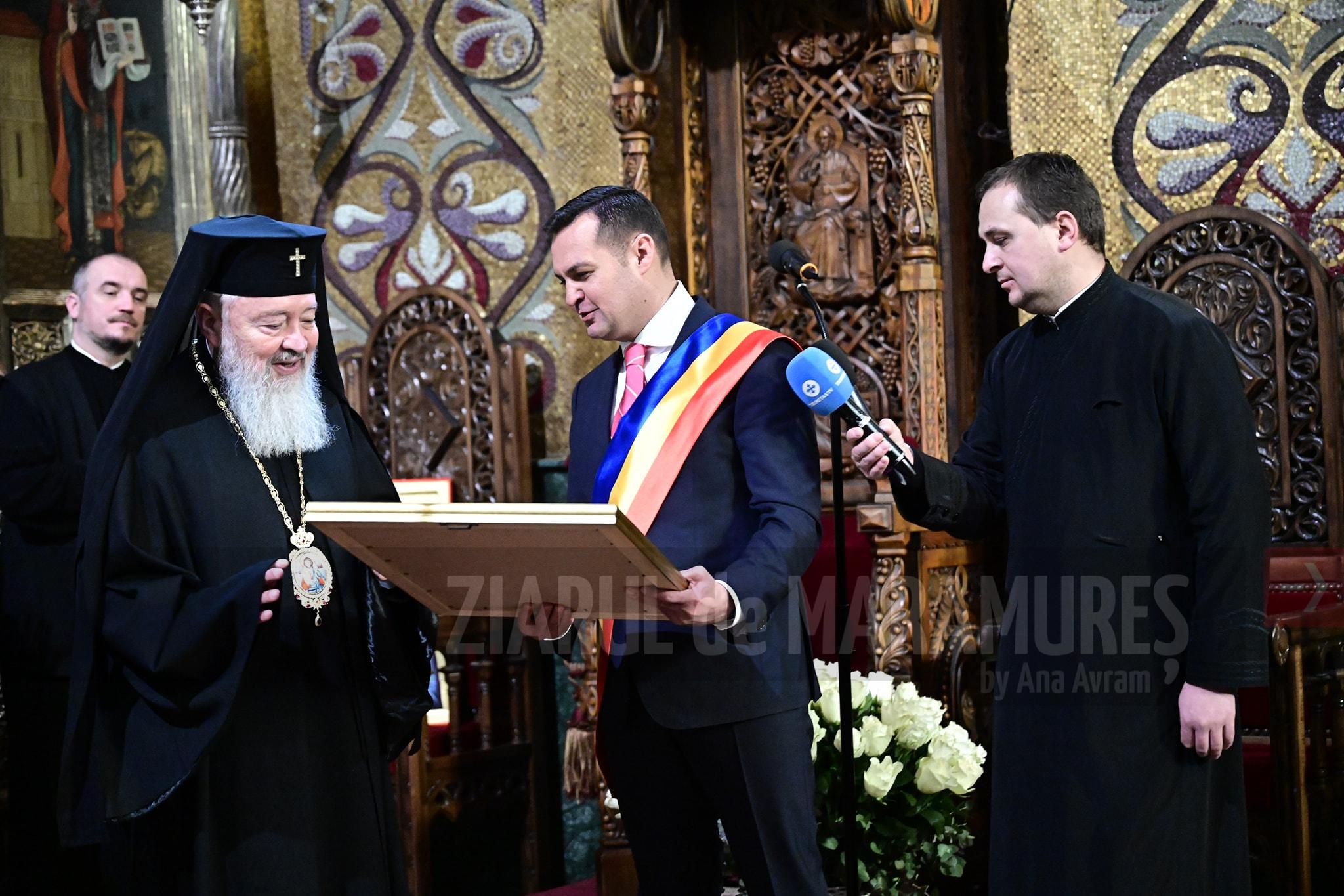 Primarul Cătălin Cherecheș a conferit titlul de cetățean de onoare al municipiului Baia Mare Înaltpreasfințitului Părinte Andrei