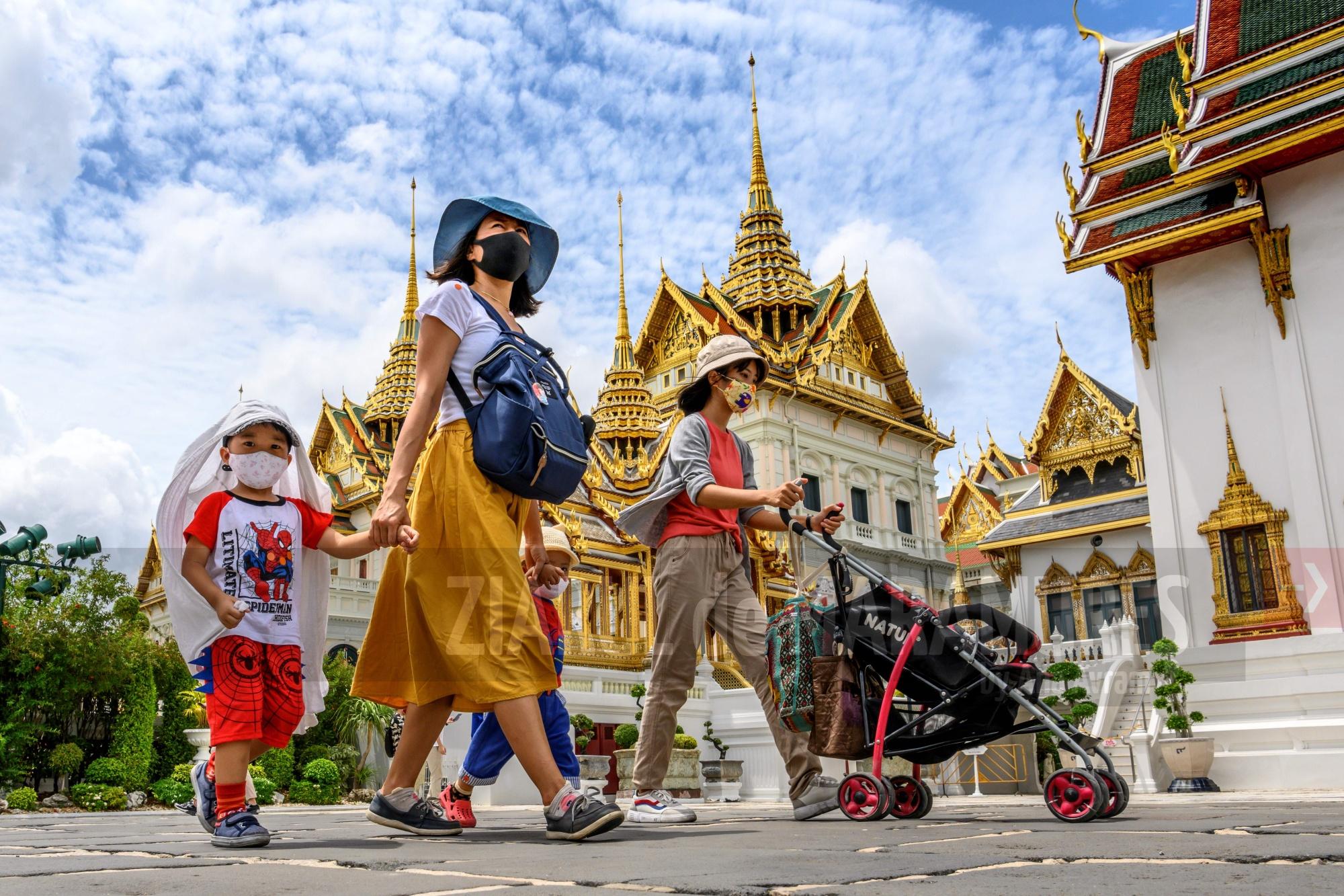 Thailanda va introduce o taxă de intrare de 9 dolari pentru vizitatorii străini