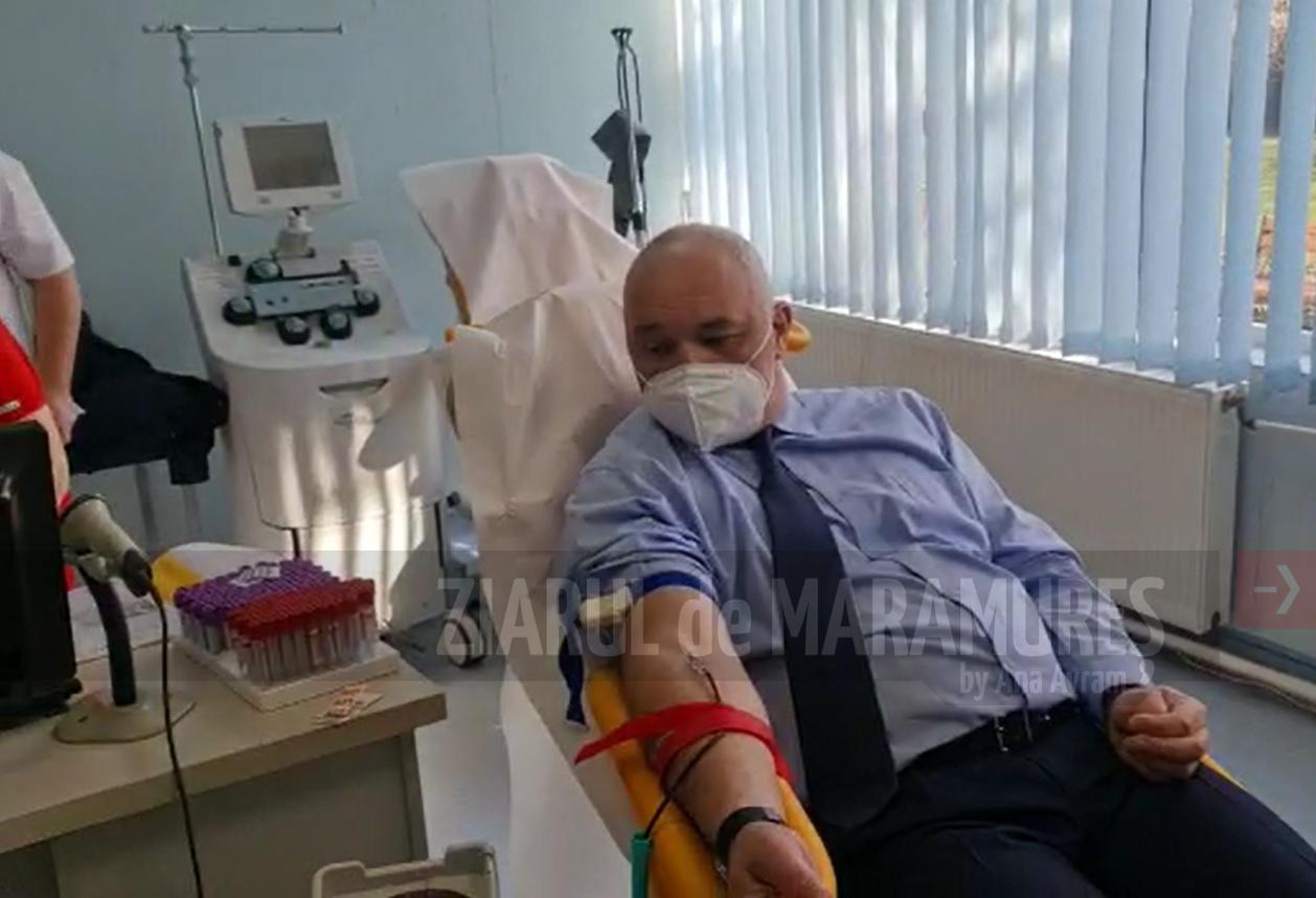 (VIDEO)Inspectorul șef al Jandarmeriei Maramureș, col. Petru Marcel Floriștean a donat luni sânge pentru Ucraina. Colonelului i s-au alăturat și alți militari