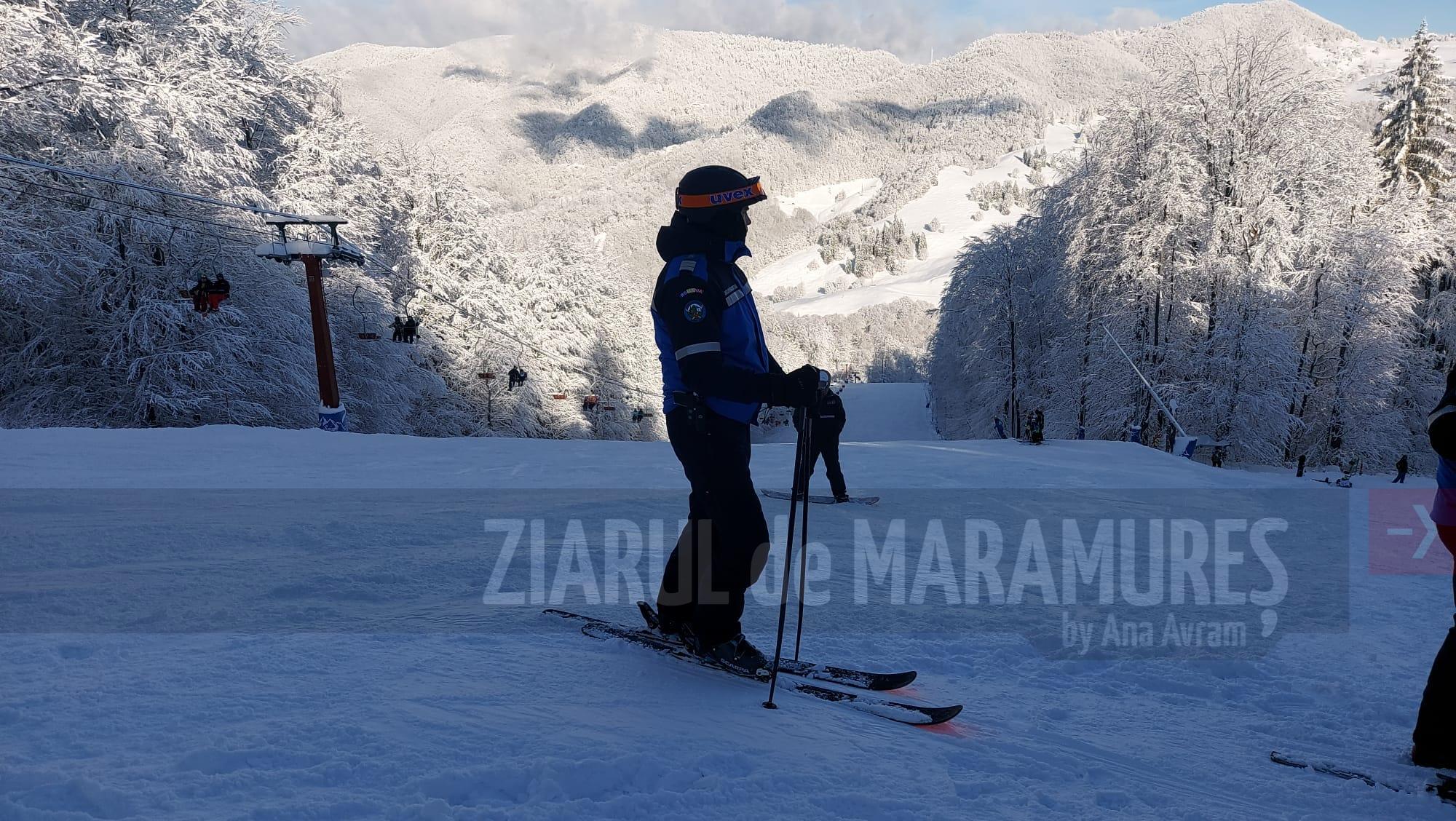 Jandarmii recomandă turiștilor să nu coboare pârtiile de schi cu dispozitive improvizate