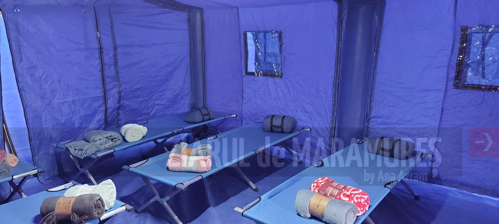 (FOTO)16 corturi instalate de ISU Maramureș pe stadionul din Sighetu Marmației pentru refugiații ucraineni