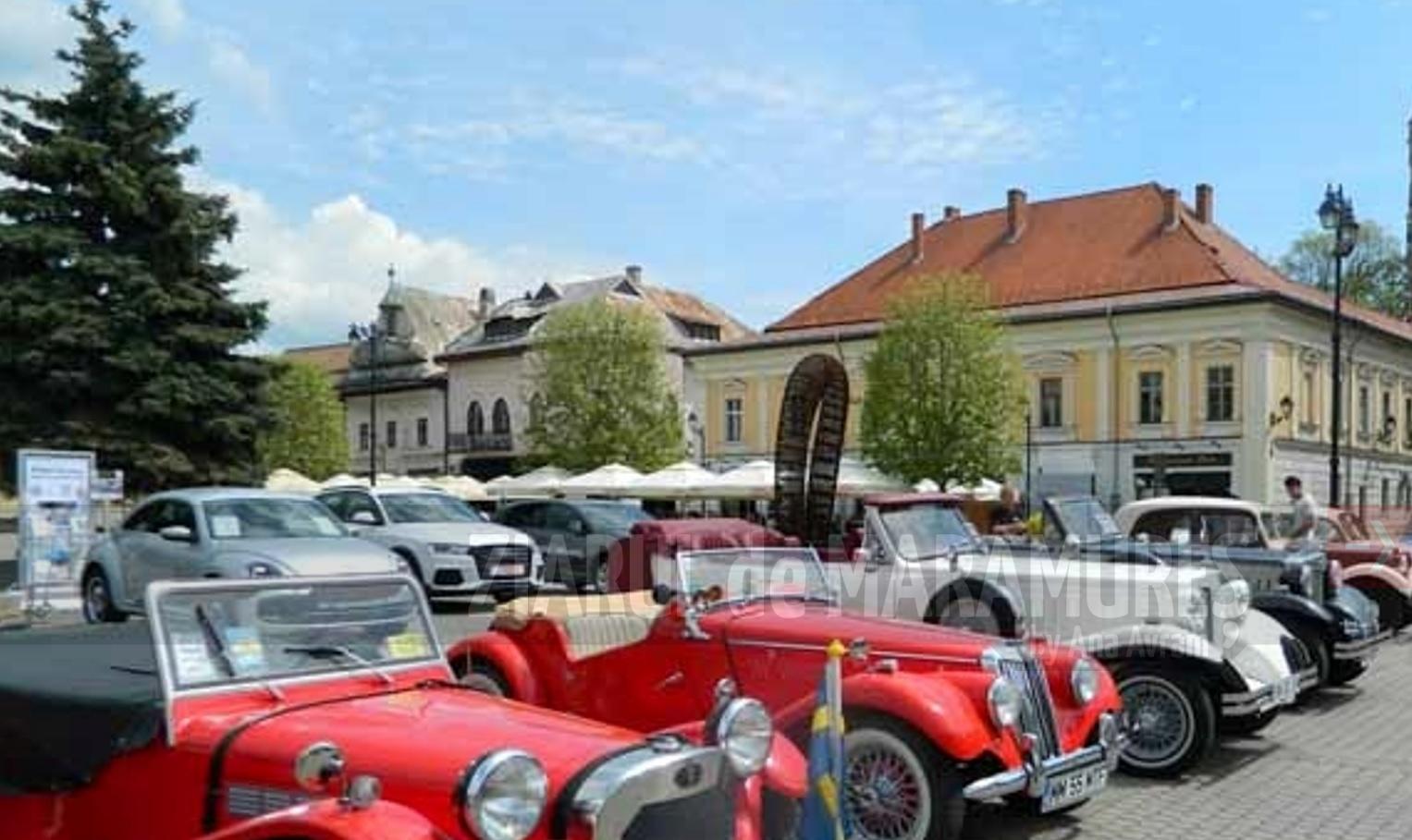 14 mai, expunerea mașinilor istorice în Piața Libertății din Baia Mare