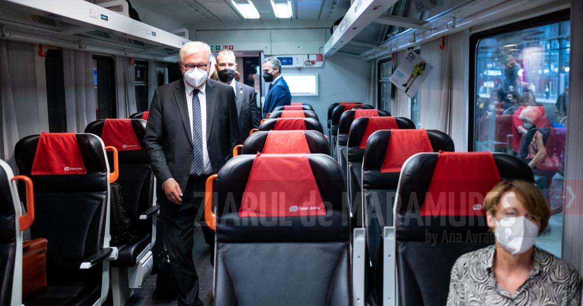 Cehia ridică obligativitatea purtării măştii de protecţie în autobuze şi trenuri