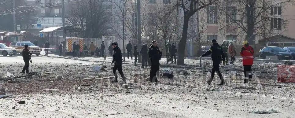 Șapte persoane au fost ucise şi 22 rănite în tiruri cu obuze şi rachete în regiunea Harkov, Ucraina