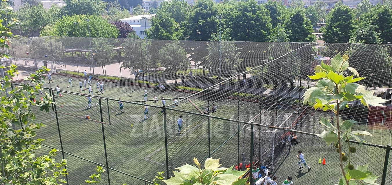 Terenuri de sport în cartiere. Consilierul local Bogdănel Gavra invită băimărenii să sprijine un astfel de proiect