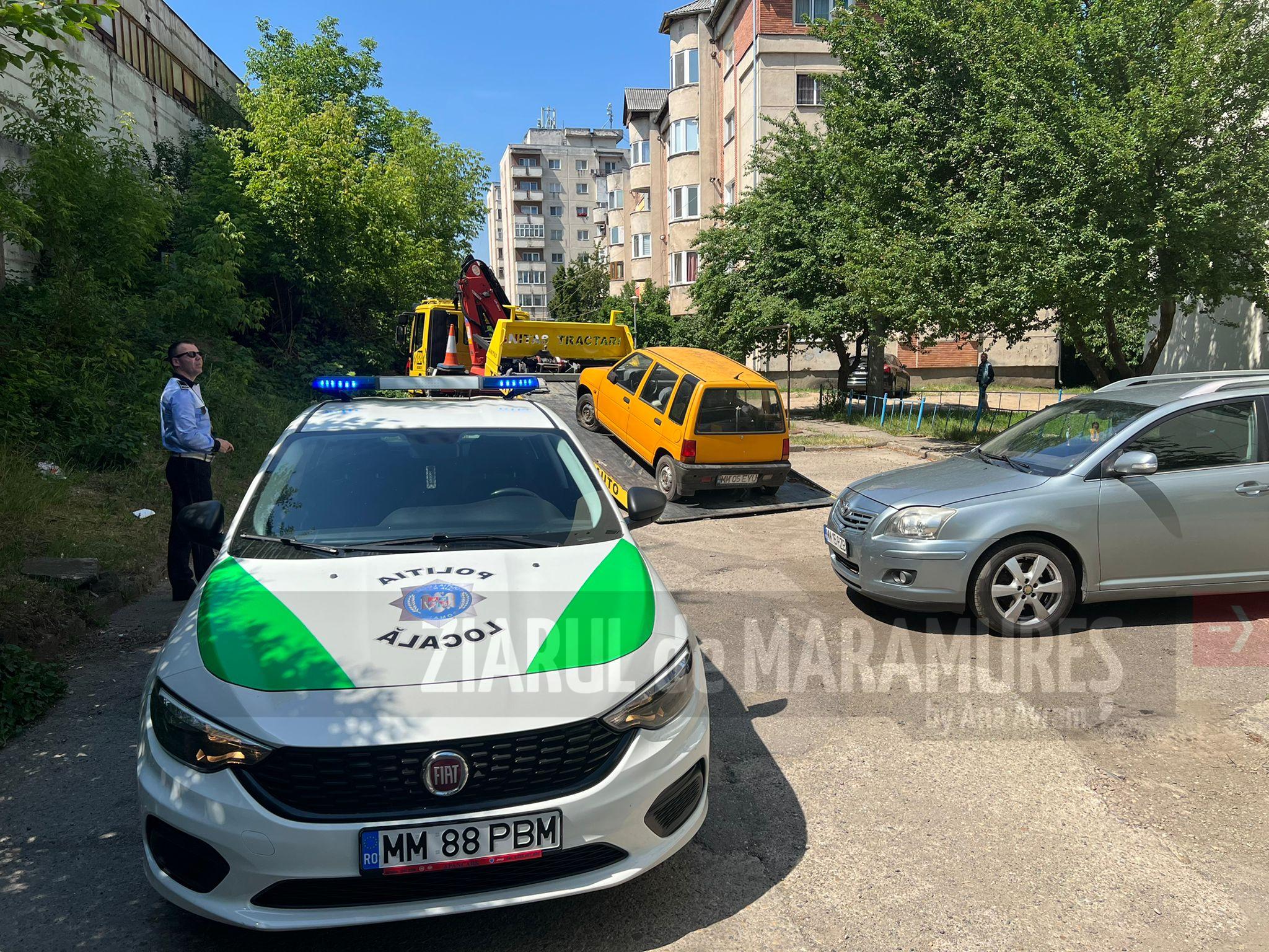 Baia Mare: Mai multe autovehicule și o rulotă, ridicate de pe domeniul public de polițiștii locali