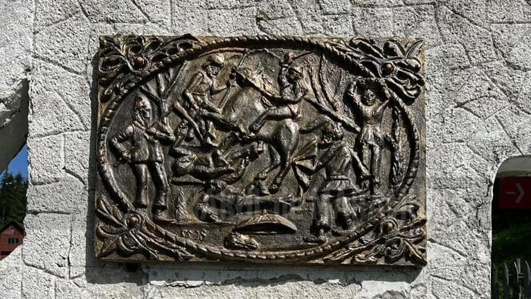 Borșa: Au fost refăcute plăcile de pe Monumentul Preluca Tătarilor. Plăcile au fost furate în urmă cu 10 ani