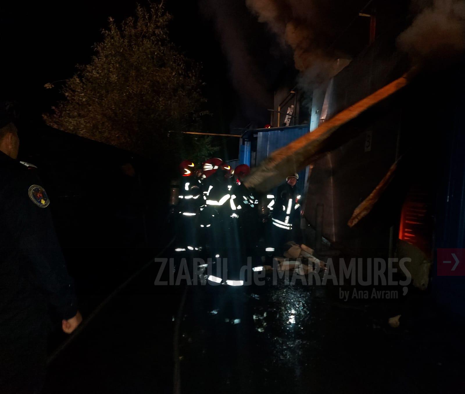 (FOTO)Baia Mare: Incendiu la compartimentul unei hale de preparare a hranei pentru animale