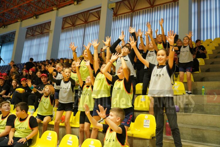 Sute de copii au fost prezenți la evenimentul “Fabrica de Campioni” care s-a desfășurat la Sala ”Lascăr Pană” din Baia Mare