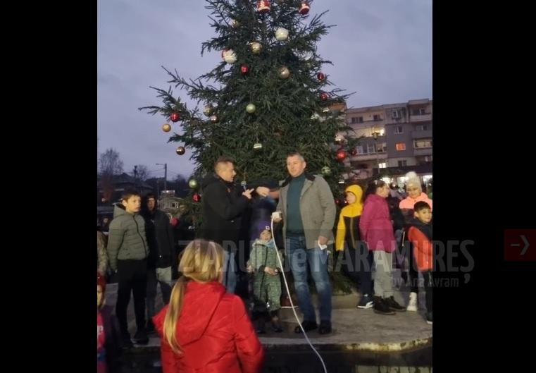(VIDEO)Primarul Alin Sebastian Bîrda și copiii din Baia Sprie au pornit iluminatul festiv în localitate