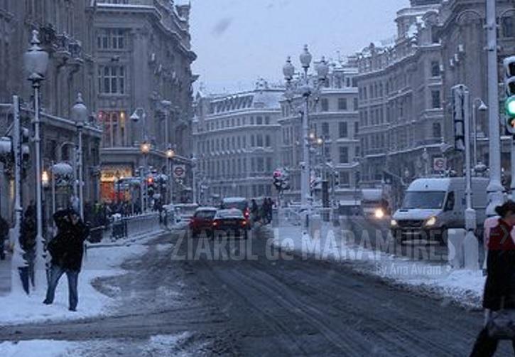 Marea Britanie: Zăpada, poleiul şi ceaţa provoacă haos pe şosele şi căi feroviare