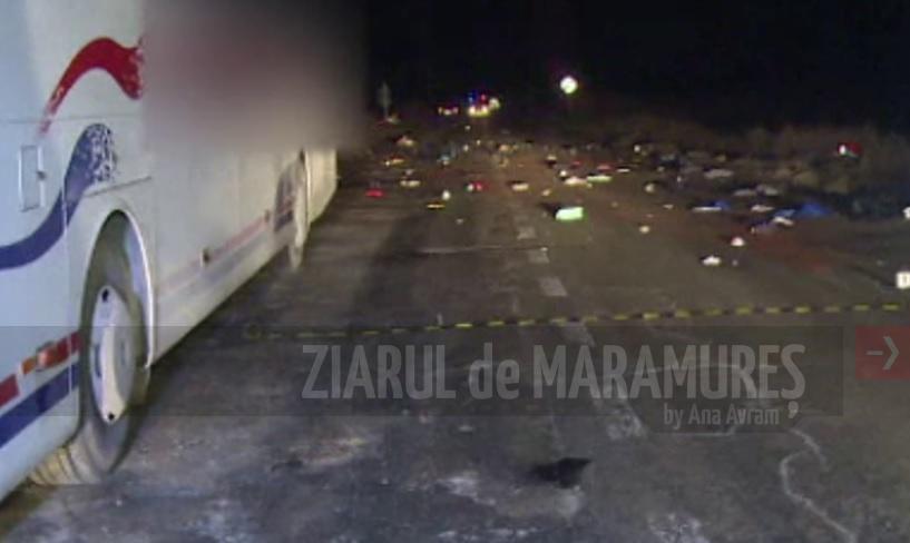 Pasager dat jos din autocar în Satulung. Omul a fost lovit, iar bagajele i-au fost aruncate pe marginea șoselei