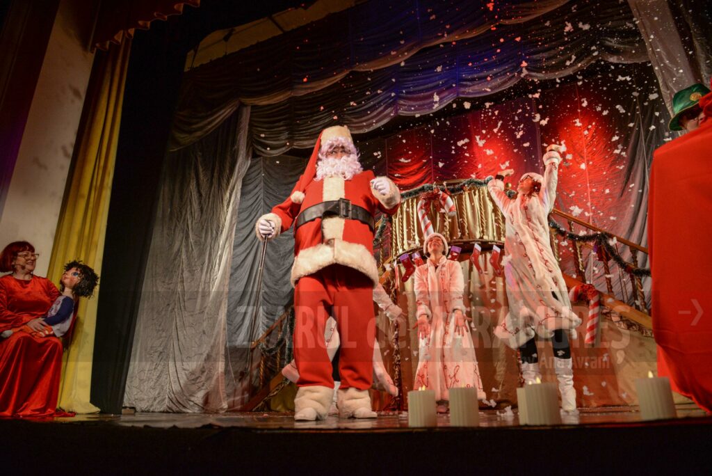 ”Poveste de Crăciun”, la sala Teatrului de Păpuși