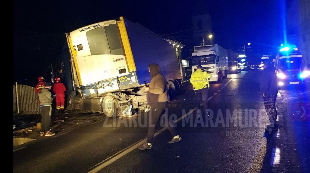 Accident cu un autocamion în fața Bisericii Ortodoxe din Șomcuta Mare