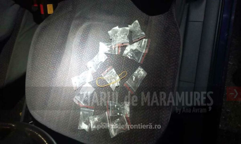 15 pliculețe cu metamfetamină descoperite de polițiști în mașina unui șofer. Tânărul a fost tras pe dreapta în Vișeu de Sus