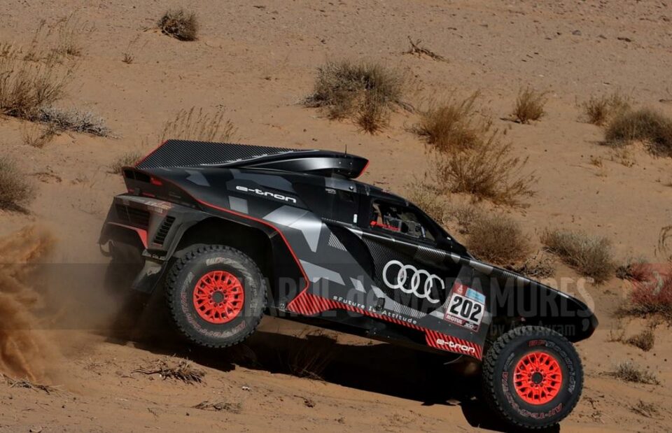 Auto: Spaniolul Carlos Sainz, învingător în prima etapă a Raliului Dakar 2023