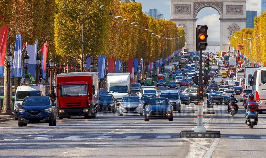 Franţa ia în considerare retragerea permiselor şoferilor care conduc după ce au consumat droguri