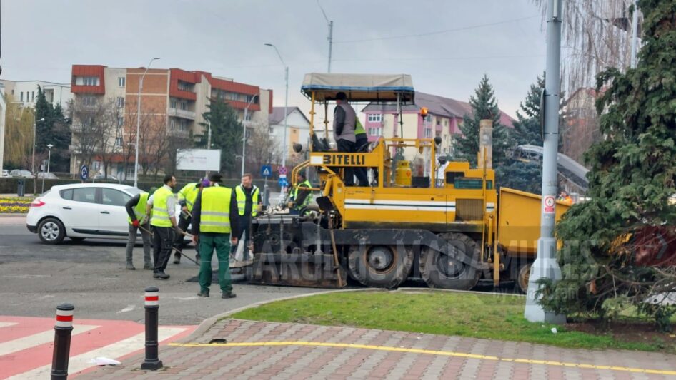(FOTO)S-a început plombarea bulevardelor din Baia Mare. Jurnaliștii ghicesc în bob pentru cititori