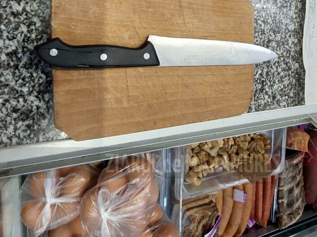 II EXCLUSIVITATE. BM. Vânzătoare: ”Am luat cuțitul de mezeluri la el.(…) A intrat cu cuțitul în magazin. Avea fața acoperită cu un ciorap din bumbac, maro