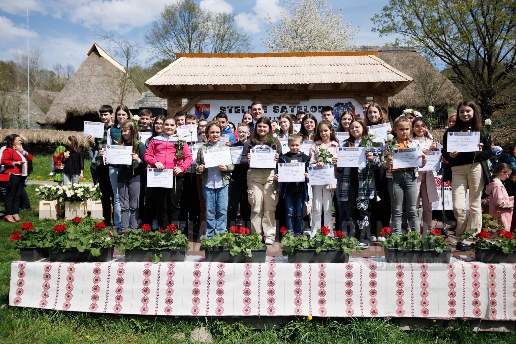 Ionel Bogdan a premiat elevii și profesorii care au participat la concursul județean interdisciplinar “Comuniada”
