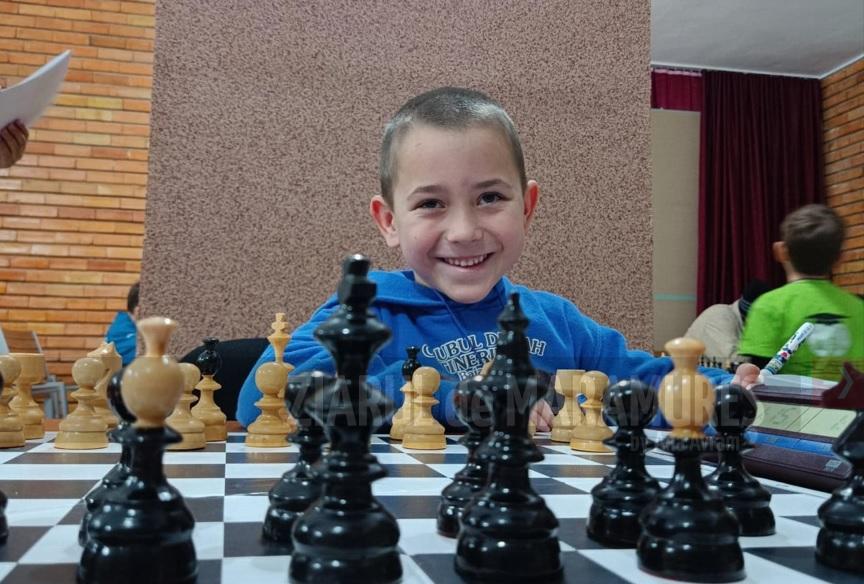 Ionel Bogdan: Susținem excelența în șah a tinerilor maramureșeni