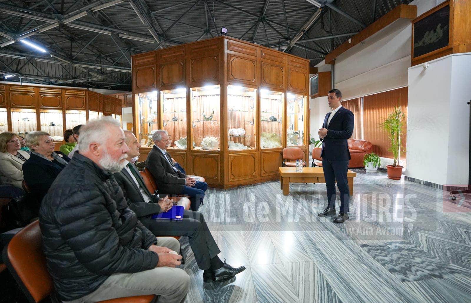 (FOTO)Simpozion Științific Național la Muzeul de Mineralogie din Baia Mare