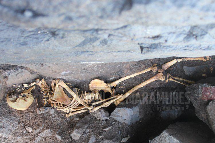 Moarte violentă. Șase schelete descoperite într-o peşteră din Gran Canaria