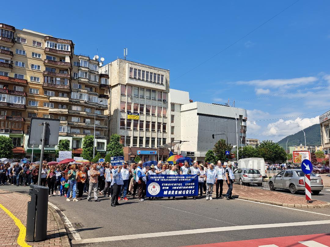Peste 2.000 de angajați din școlile maramureșene au participat la marșul tăcerii