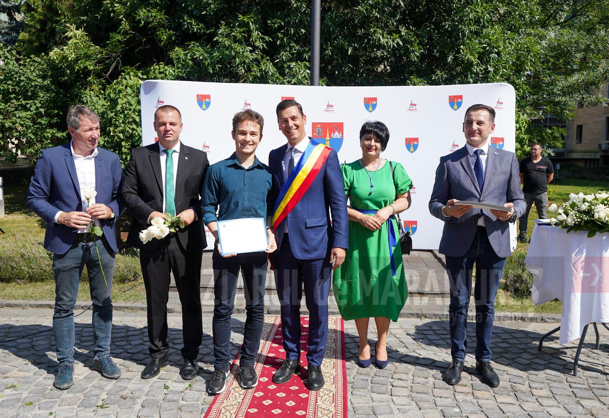(VIDEO)200 de elevi au fost premiați de către Consiliul Județean Maramureș