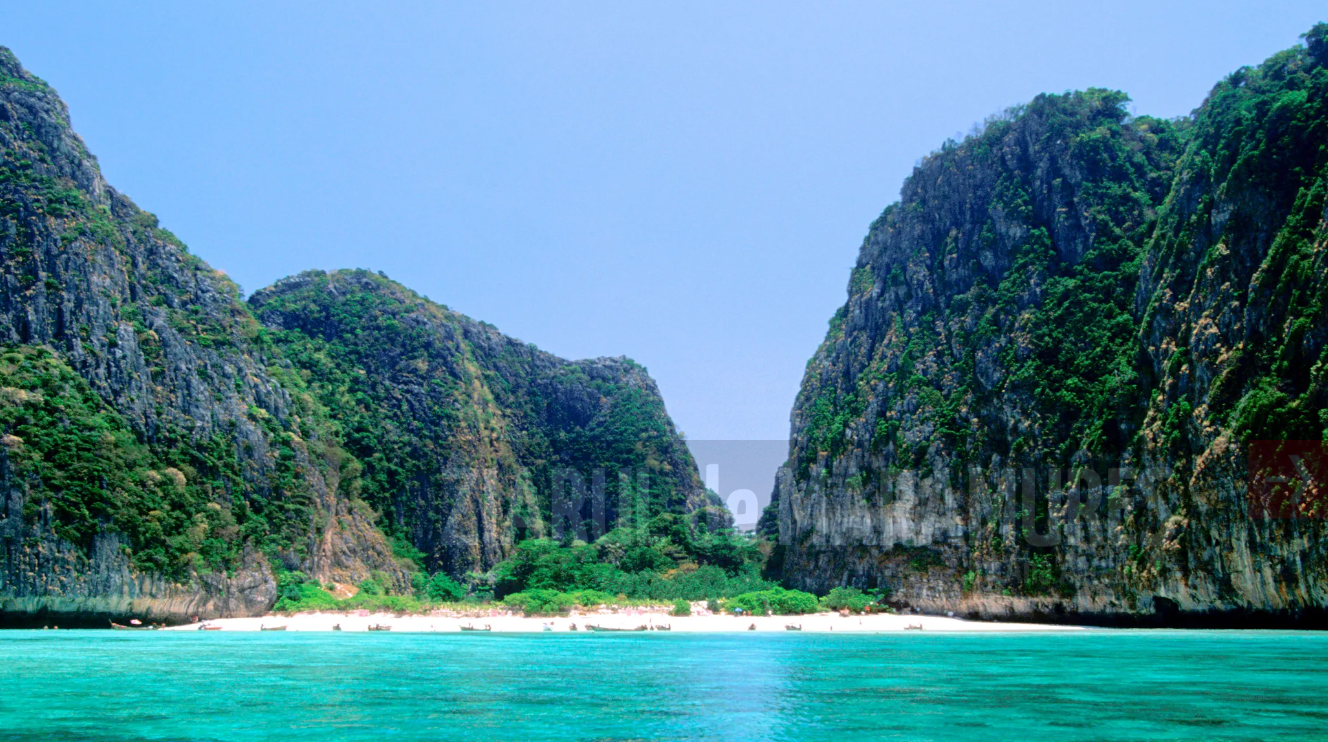 Celebra plajă Maya Bay din Thailanda va fi închisă pentru două luni