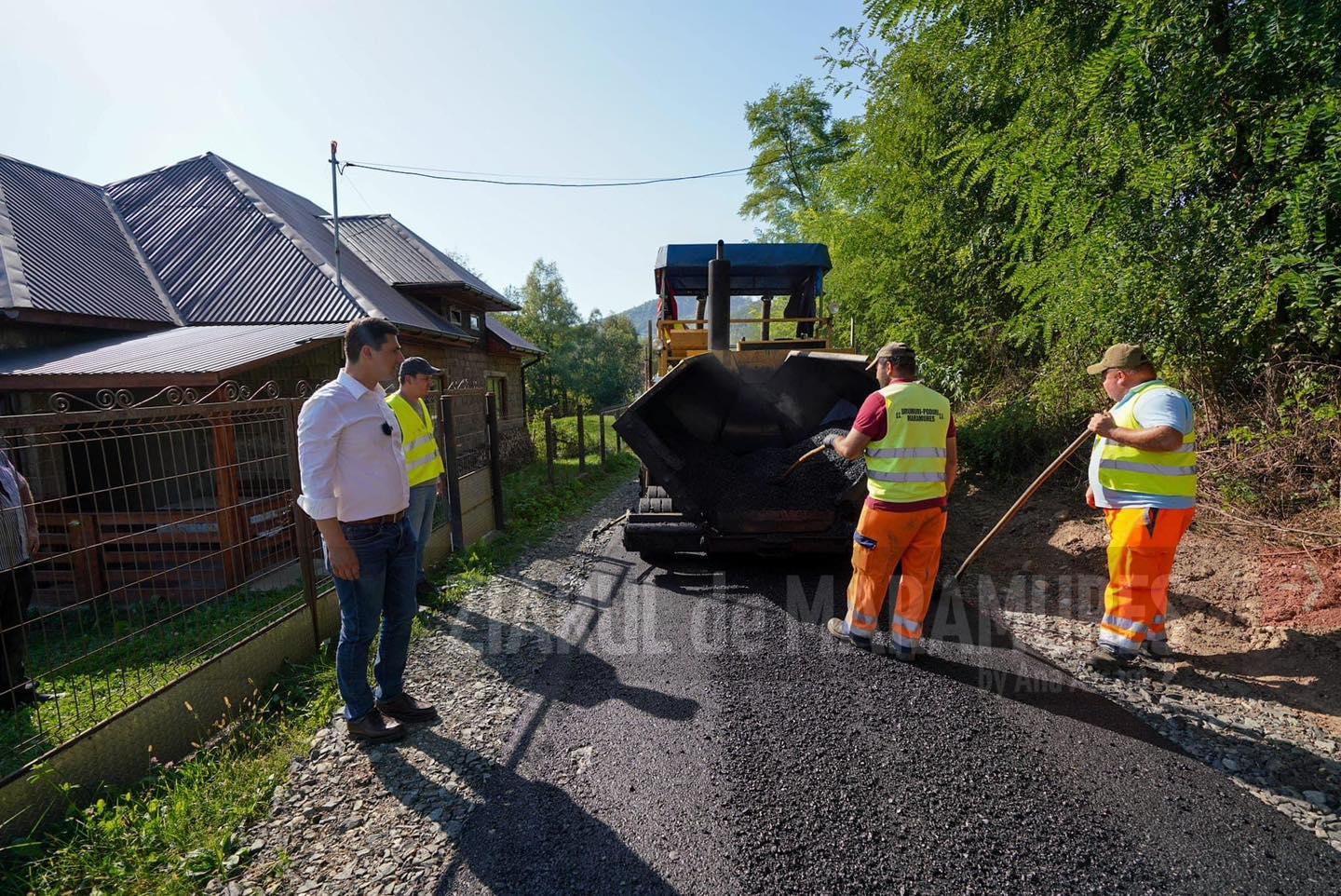 Se asfaltează drumul de piatră DJ 185, Petrova-Bârsana