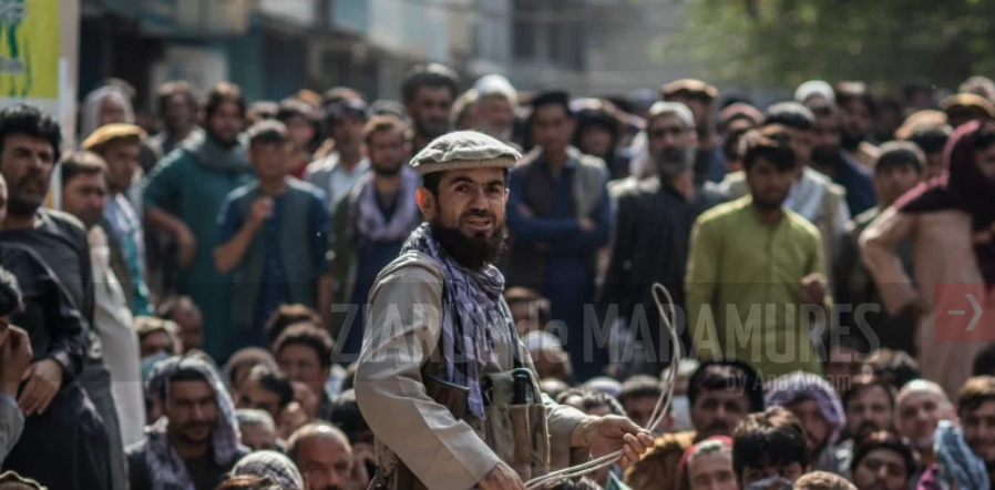 O instanţă a talibanilor din Afganistan aplică pedeapsa cu biciuirea