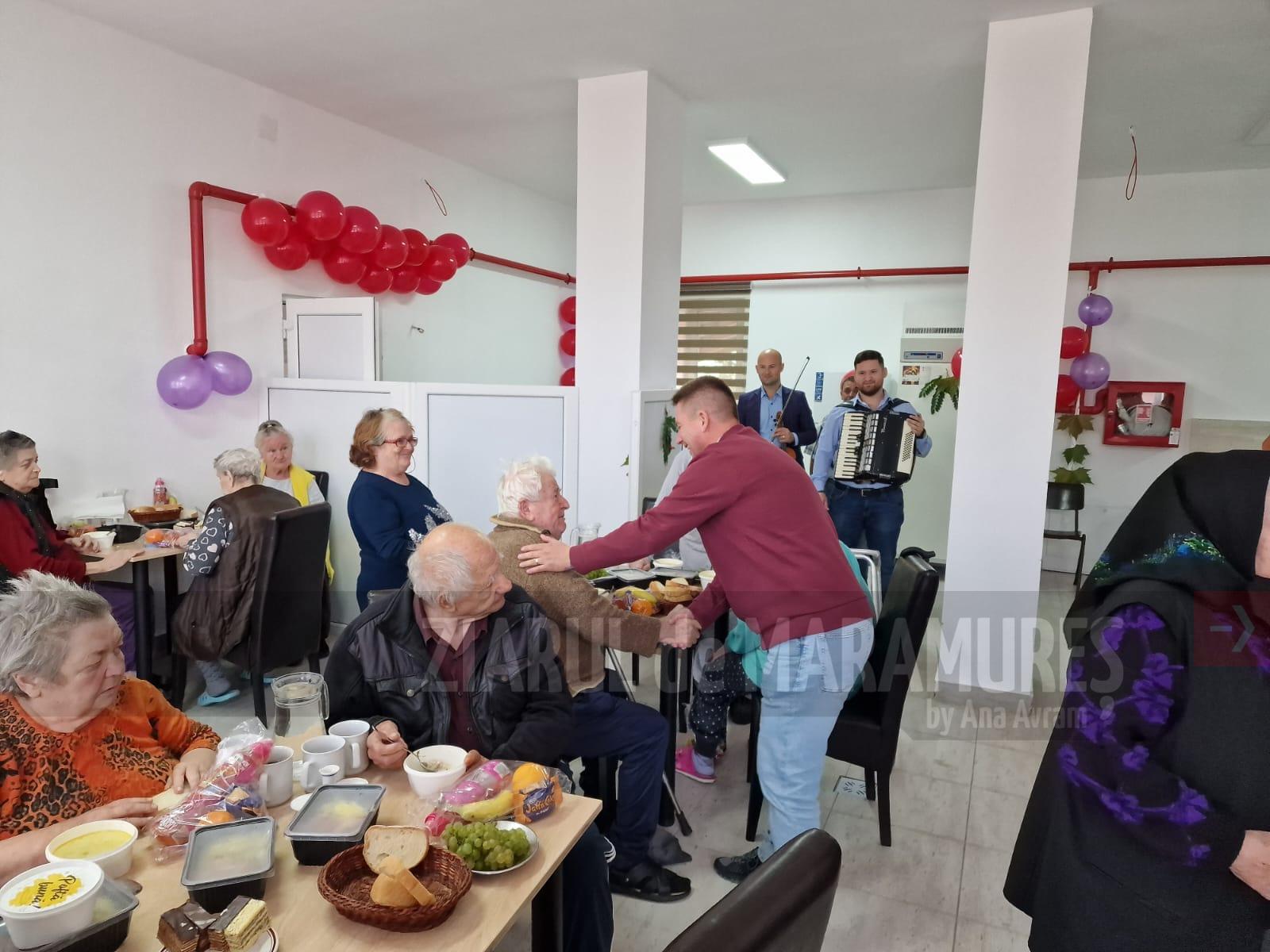 Primarul Alin Sebastian Bîrda a vizitat vârstnicii din Baia Sprie. ”Sunt fericiți, liniștiți și ocrotiți”, spune primarul