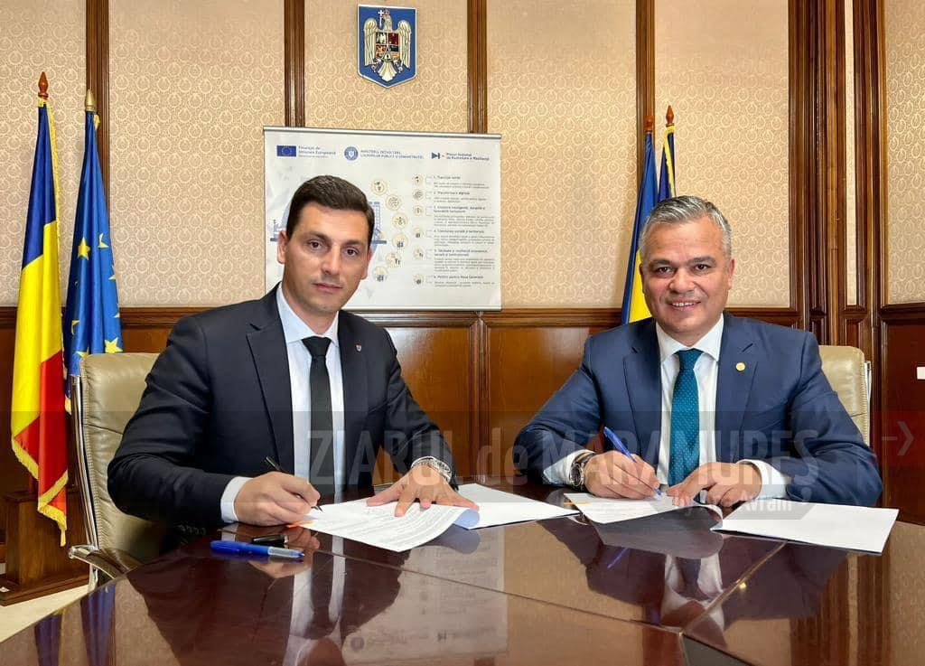 Președintele CJ MM, Ionel Bogdan, a semnat contractul de finanțare pentru  reabilitarea DJ 108E, Mireșu Mare-Hideaga