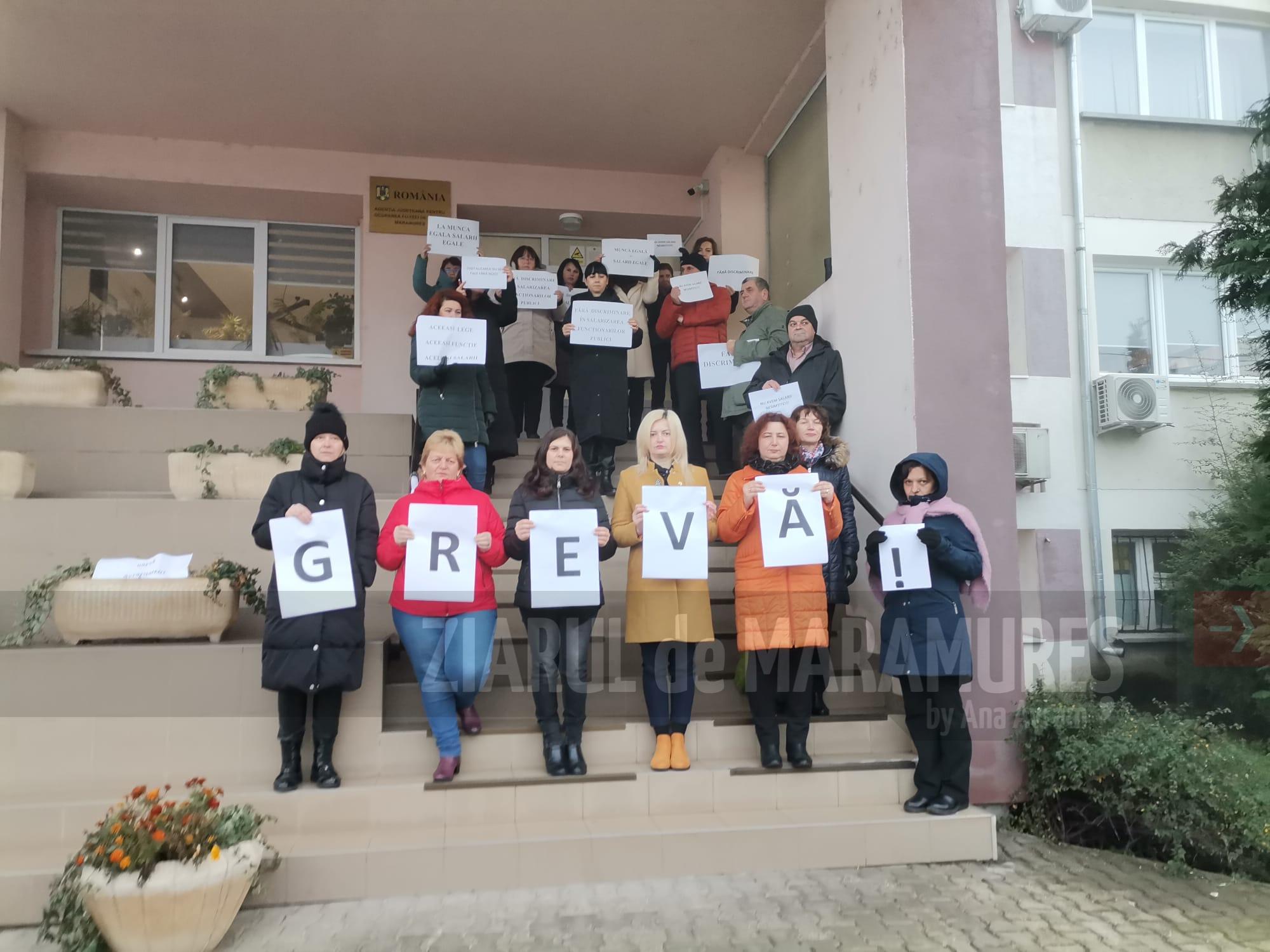 Angajații AJOFM Maramureș în a șasea zi de grevă de avertisment
